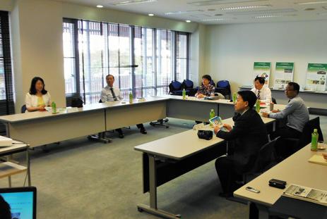 中国江蘇省友好交流団の7名の様子